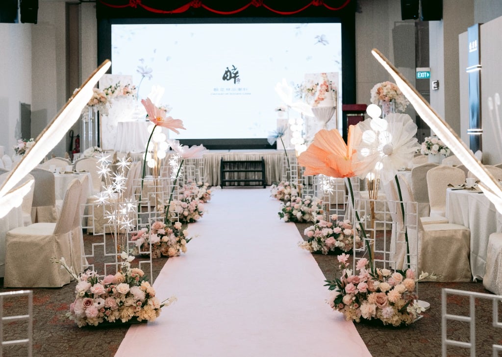 Illuminated Grand Aisle & Floor Meadows